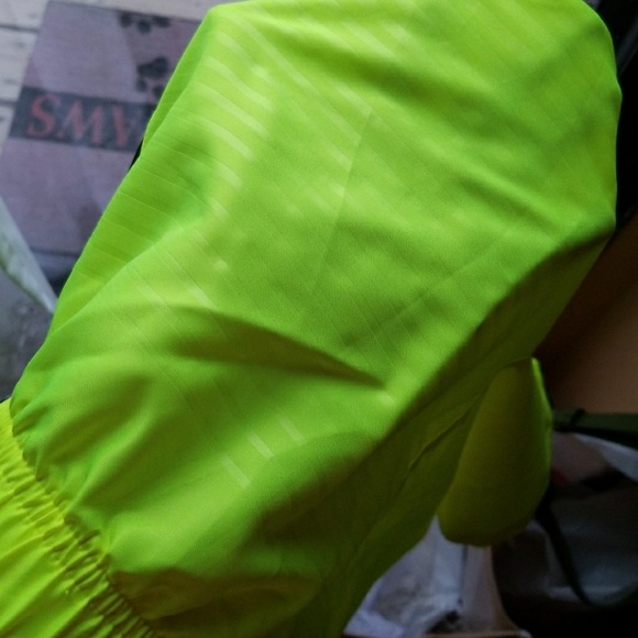 Nike Dry-Fit, gree shorts, Sz M - Picture 4 of 4